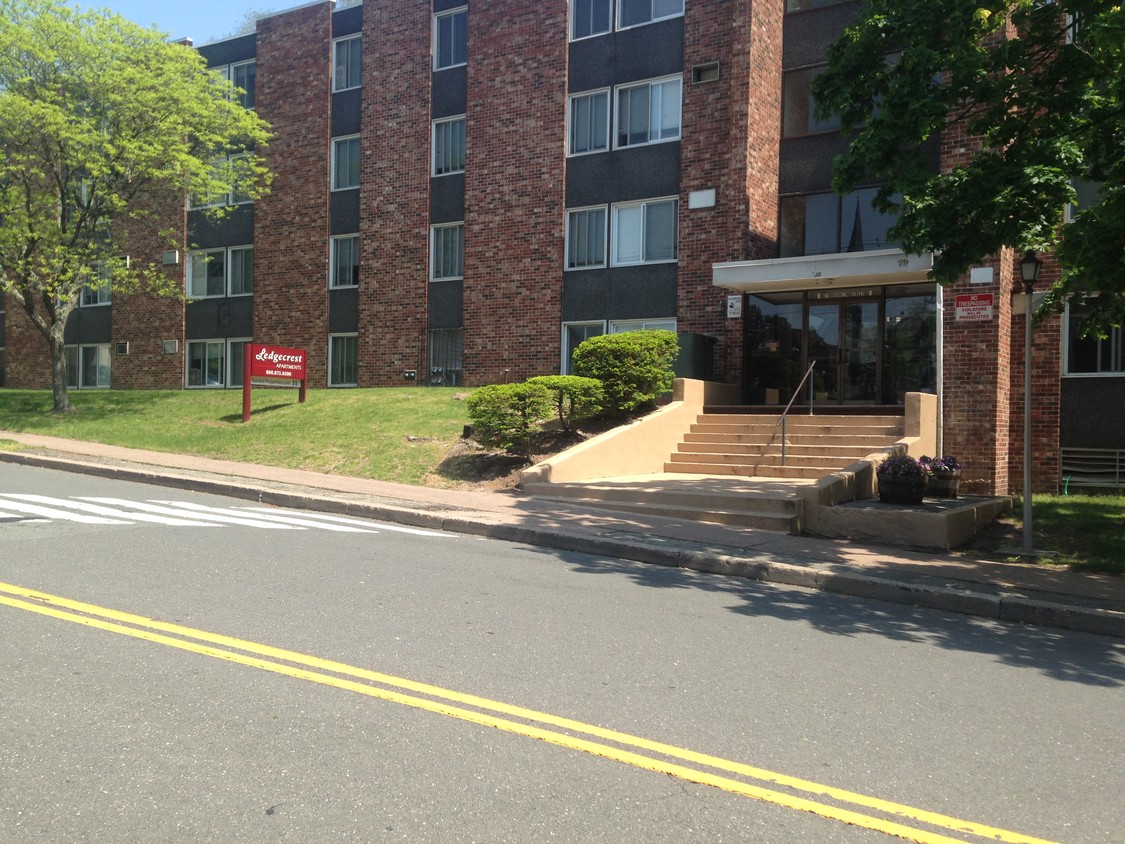 Primary Photo - Ledgecrest Apartments