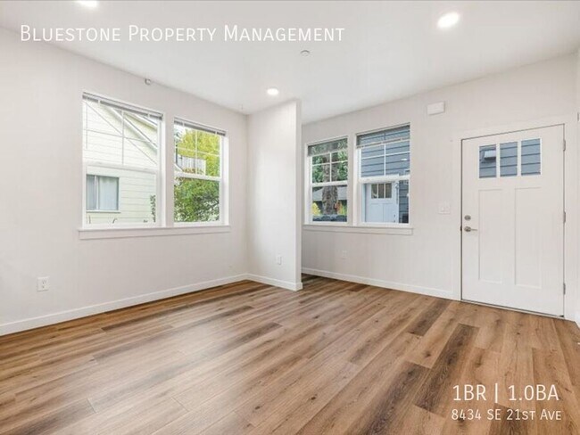 Foto del edificio - Incredible location, with immediate park a...