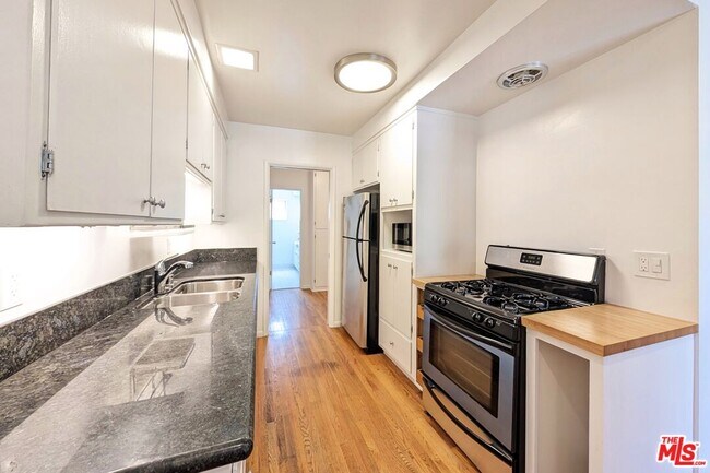 Foto del edificio - 224 Bicknell Ave