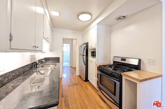 Building Photo - 224 Bicknell Ave