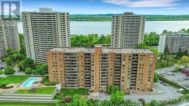Building Photo - 1100-1100 Ambleside Dr