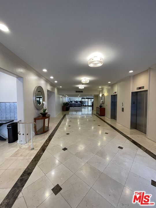 Foto del edificio - 600 W 9th St