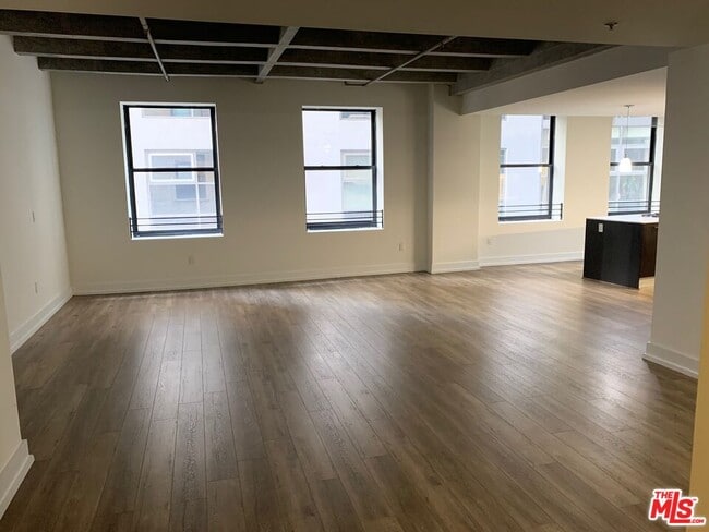 Foto del edificio - 727 W 7th St