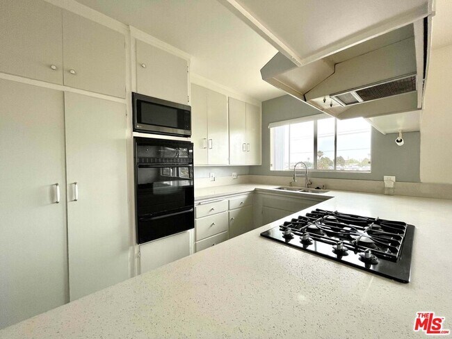 Foto del edificio - 127 Loma Vista St