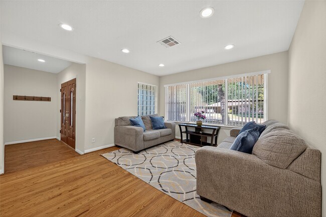 Building Photo - 4045 Osby Dr