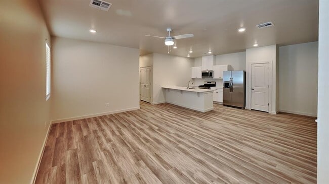 Building Photo - 3811 N Divis Ave