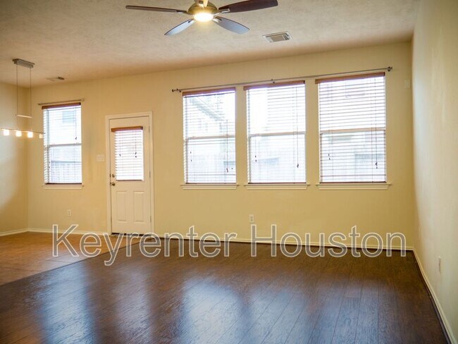 Building Photo - 47 Wickerdale Pl