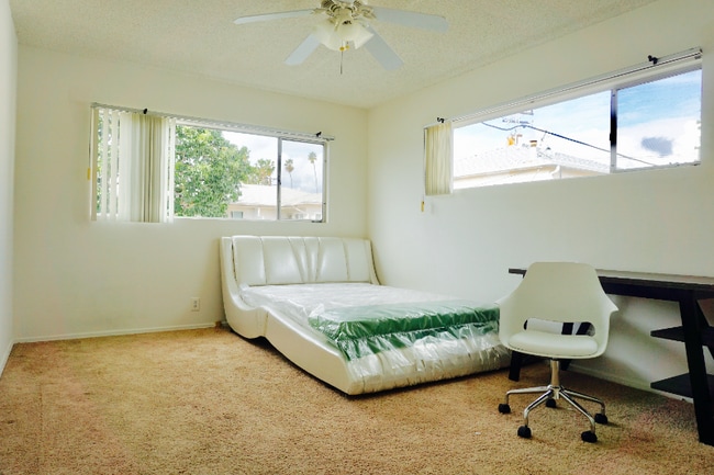 Photo - 1441 Yale St Apartment