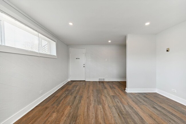 Building Photo - 1520 Oneida St