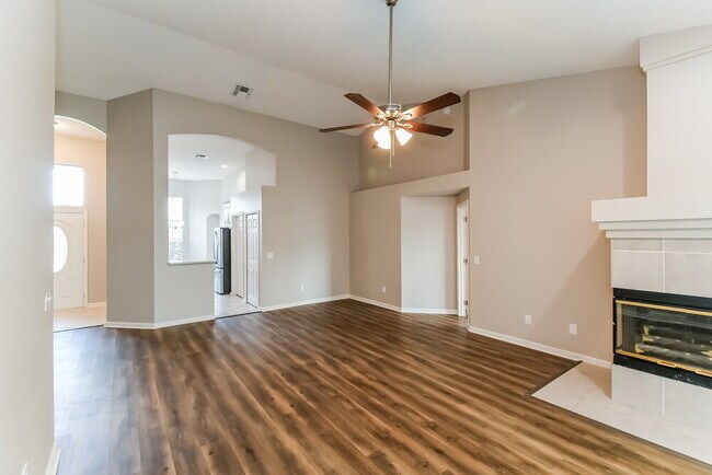 Building Photo - 8270 Lake Effie Ln E