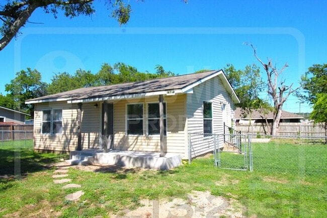Building Photo - Now Leasing – 1103 S 5th Street