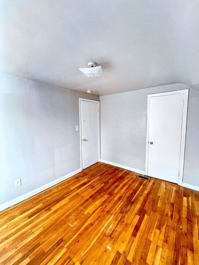 Foto del edificio - Charming 3-Bedroom Home in a Desirable Det...
