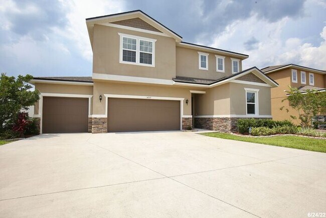 Building Photo - GORGEOUS 4/2.5 Two-Story home with Fenced ...