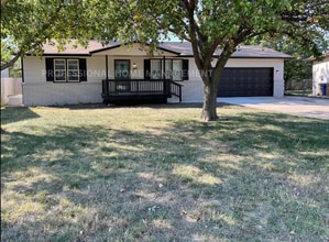 Building Photo - 3141 S Knight Cir