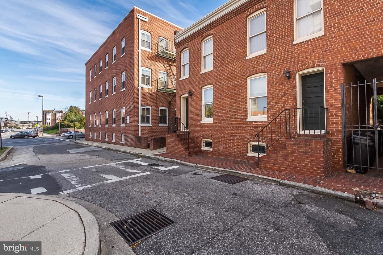 Foto principal - 51 E Hughes St