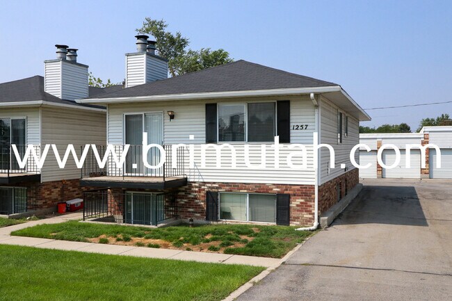 Building Photo - 1257 E Vine St