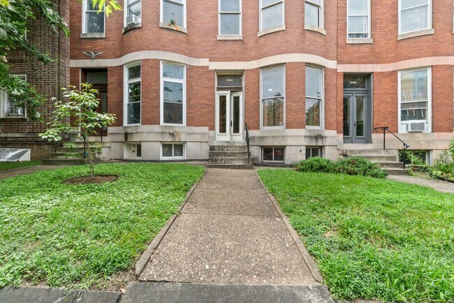 Building Photo - Spacious 6BR/2.5BA in CV AVAILABLE August 2025