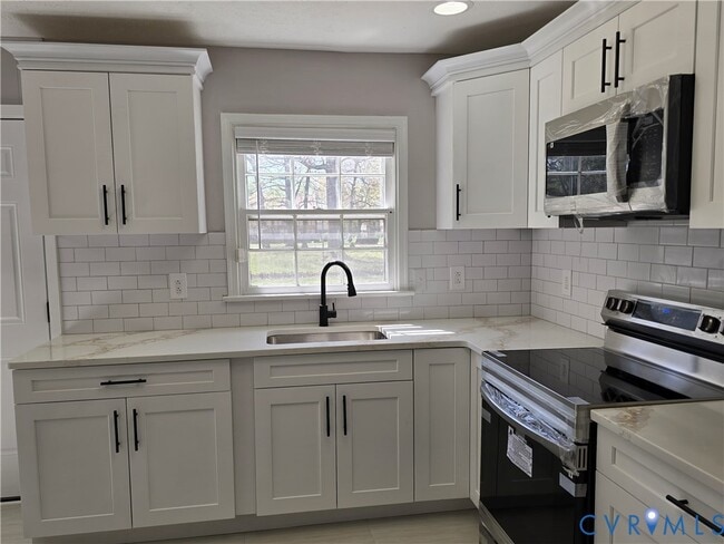 Building Photo - 419 Airycrest Dr