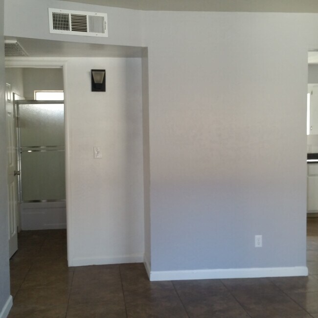 Hallway - 527 N Court St