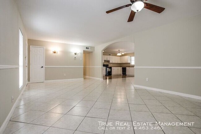 Building Photo - No App Fees. 1 Month Free Rent*