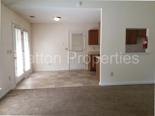 Building Photo - Winslow Home