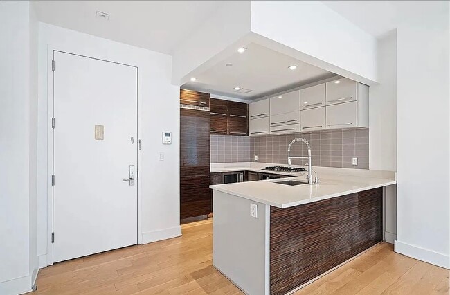 Building Photo - 26-26 Jackson Ave