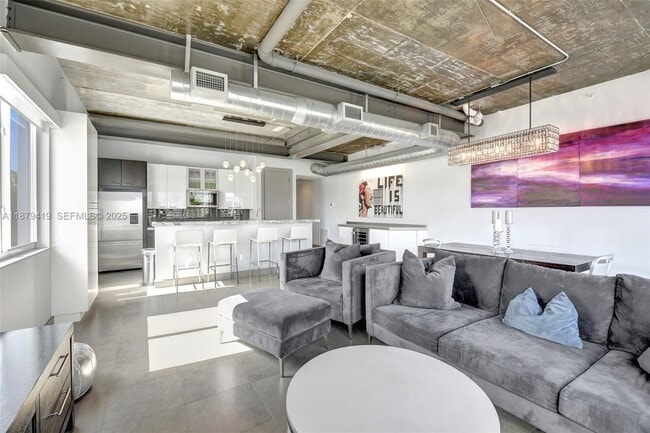 Building Photo - 110 SE 2nd St