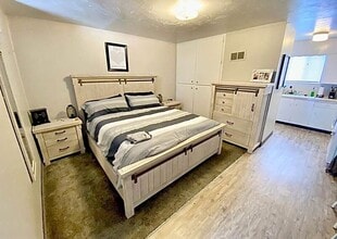 Building Photo - 620 E 600 N