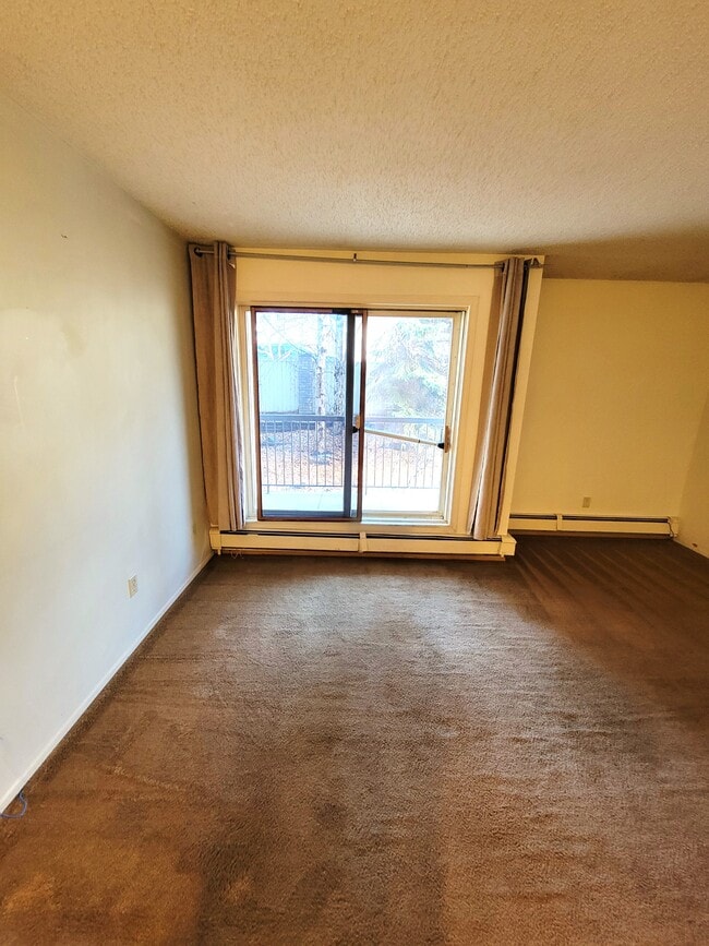 Building Photo - 104 10 St