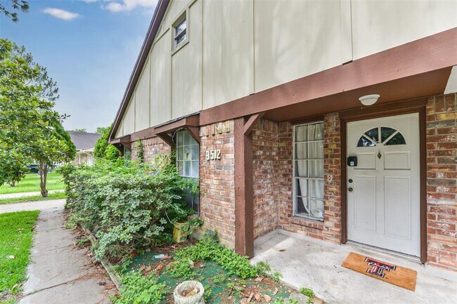 Building Photo - 9512 Clipperwood Pl