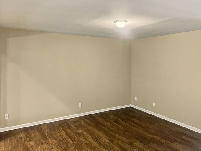 Building Photo - Move-in Ready!