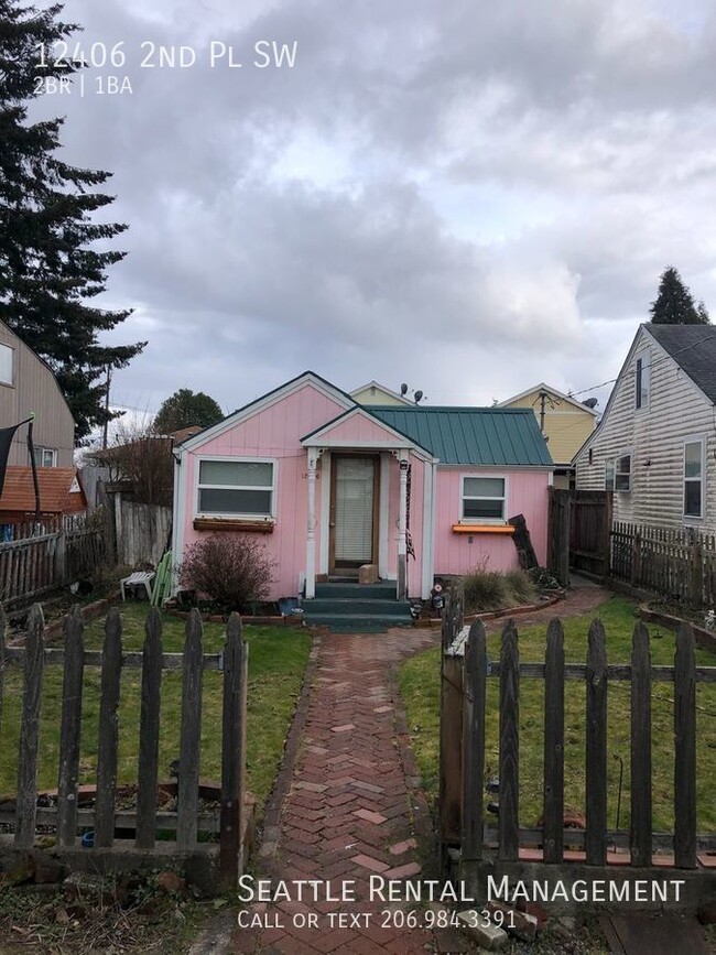 Building Photo - Super cute - Updated 2 Bedroom / 1Bath "Pi...