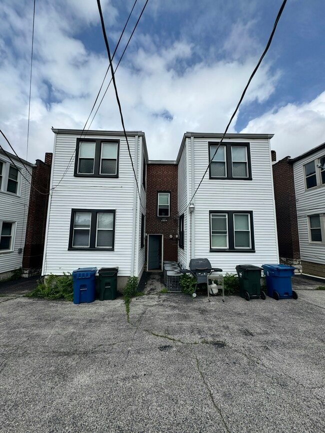 Foto del edificio - 1406 Woodland Dr
