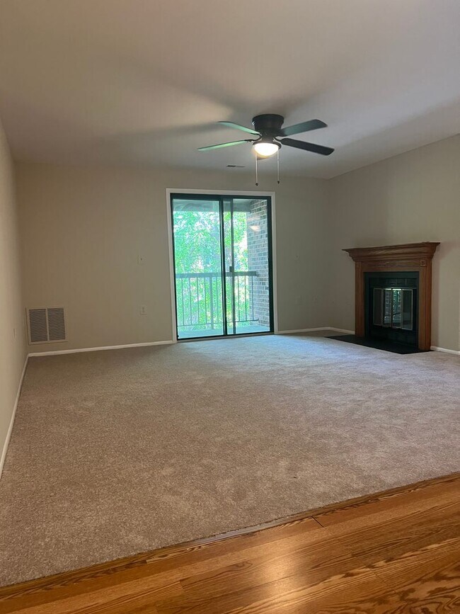 Foto del edificio - RENOVATED TOP LEVEL CONDO