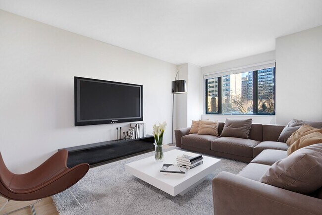 Building Photo - 20 E. Scott Street