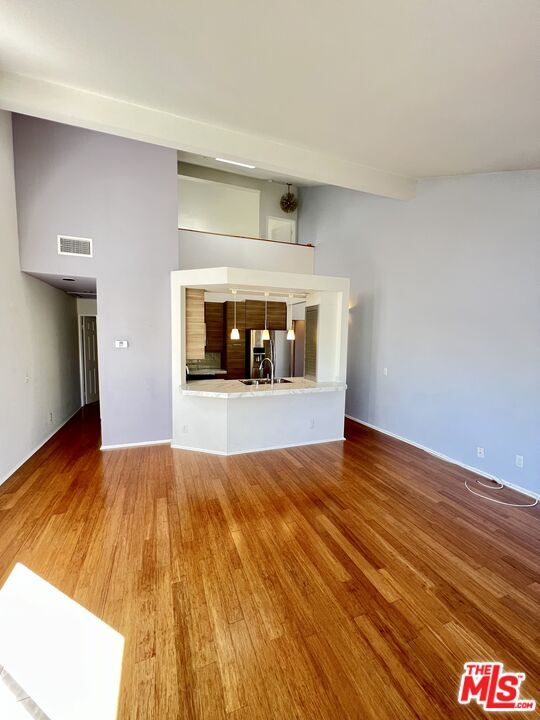 Building Photo - 888 W Beach Ave