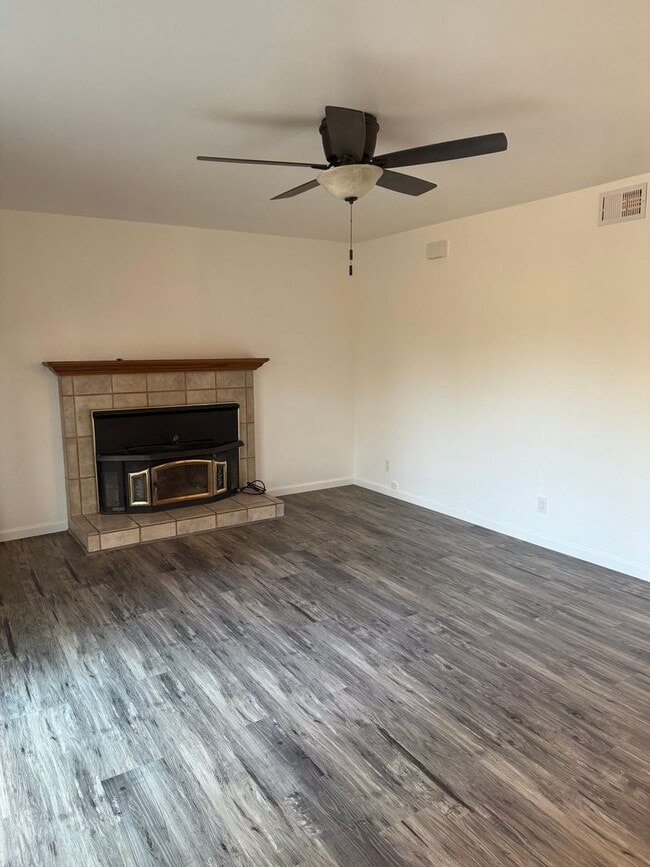 Foto del edificio - Beautiful remodeled 3 bedroom, 2 bathroom home in Central Petaluma