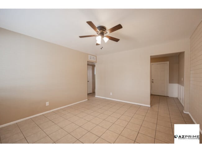 Foto del edificio - FREE ONE MONTH RENT MOVE IN SPECIAL!  Modern 1/1 Phoenix Apartment - Stylish &amp; Convenient!