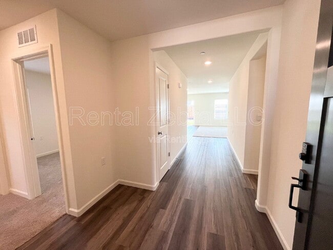 Foto del edificio - 4063 Cinnabar Ct