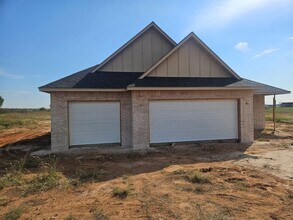 Building Photo - 1321 Chisholm Trail