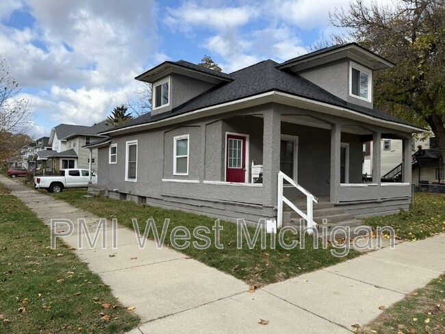 Foto del edificio - 337 Eastern Ave NE