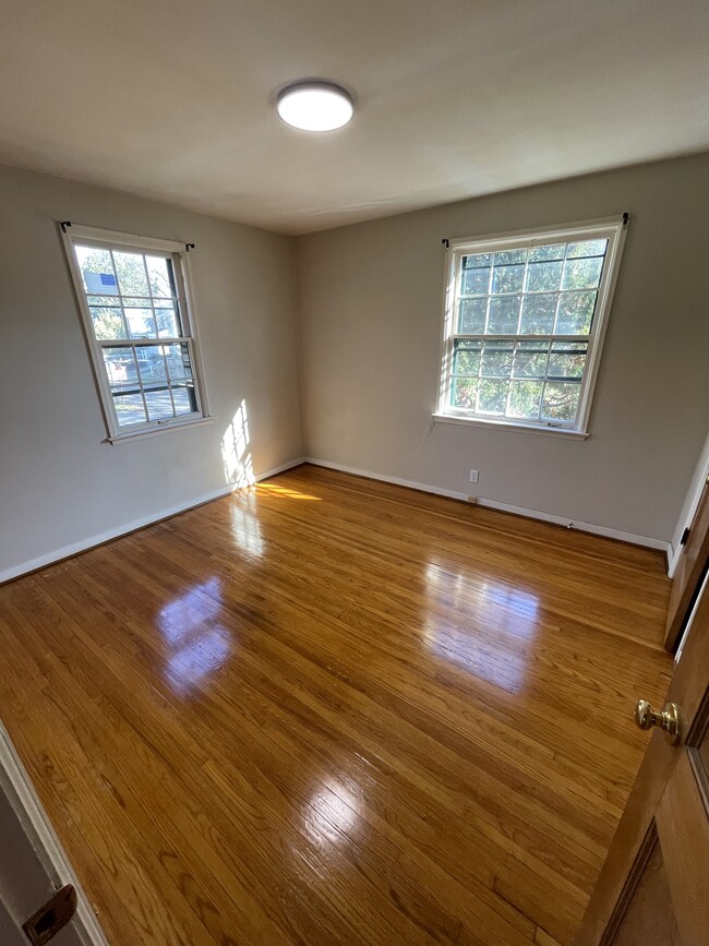 Foto del edificio - 2563 Medary Ave