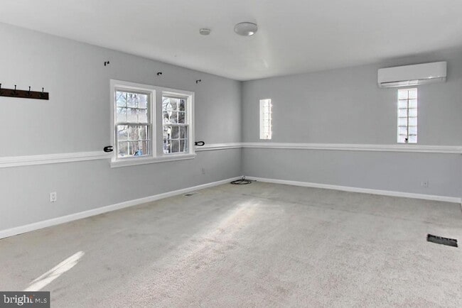 Building Photo - 2104 S Nelson St