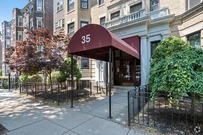 Building Photo - 35 Queensberry St