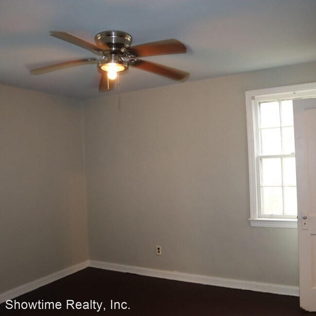 Building Photo - 2 br, 1 bath House - 1013 Harbison Dr.