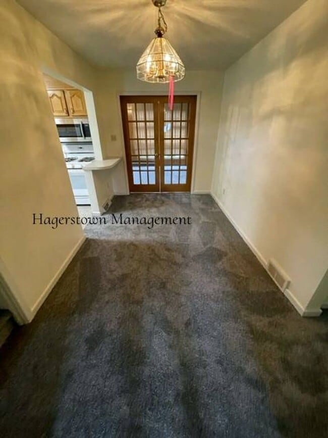 Building Photo - Charming Cape Cod in Halfway