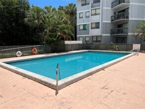 Building Photo - 1850 N Congress Ave