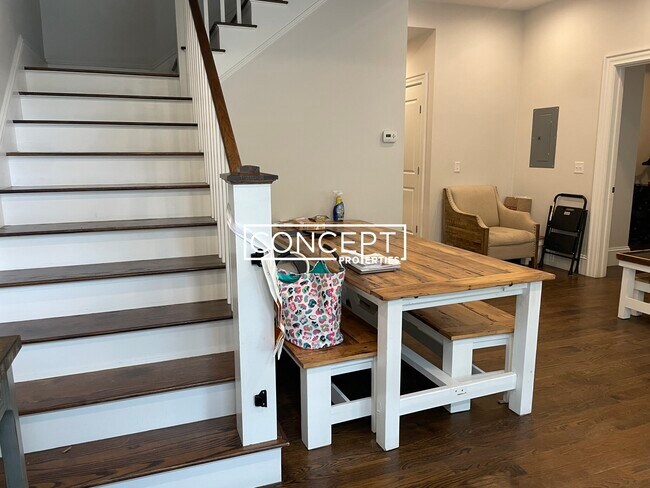 Foto del edificio - 2045 Beacon St