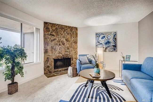 Living - 12611 NE 145th Pl