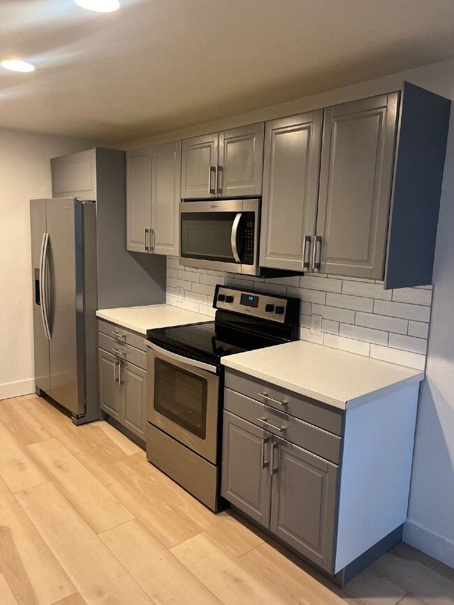 Building Photo - COMPLETELY RENOVATED!!